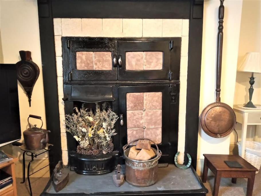 באלנאו פסטיניוג Ty Hen - Quirky Grade II Listed Cottage מראה חיצוני תמונה