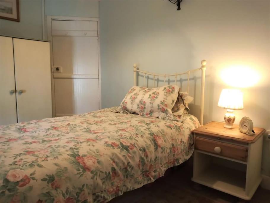 באלנאו פסטיניוג Ty Hen - Quirky Grade II Listed Cottage מראה חיצוני תמונה